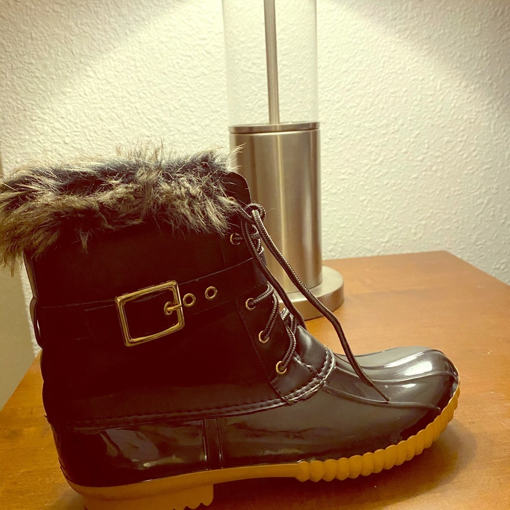 Great  black duck boots size 8
